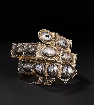 A NIELLO OTTOMAN SILVER BELT, 19TH CENTURY 
L: 78cm 
Weight: 333g