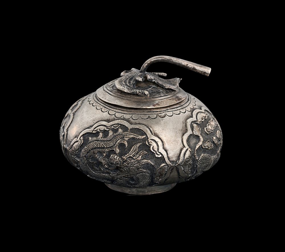 Lot 357: A CHINESE EXPORT SILVER LIDDED DRAGON JAR