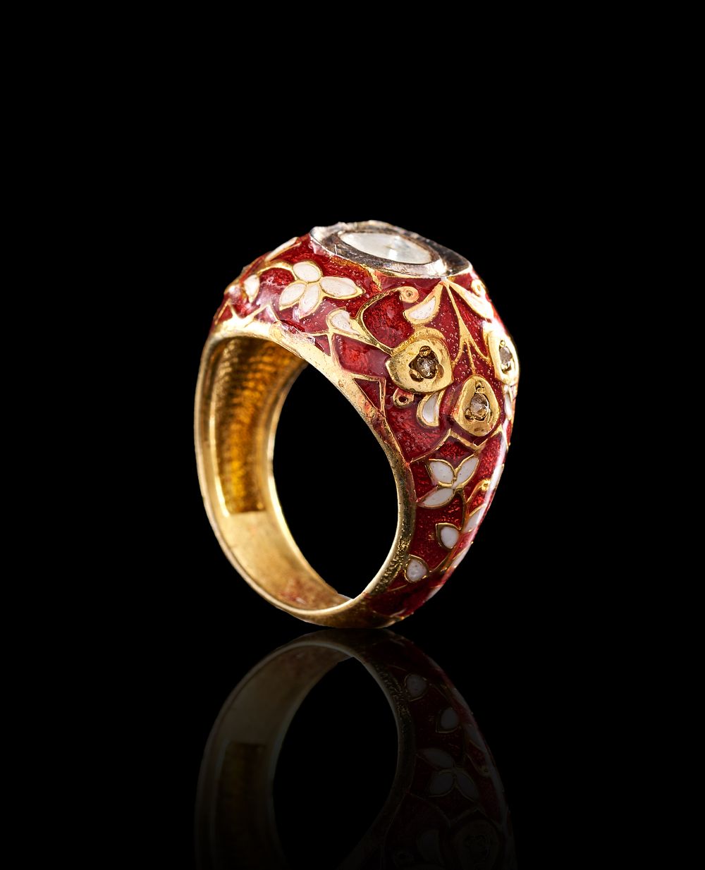 Lot 67: AN INDIAN MEENAKARI ENAMELLED RING, 20TH CENTURY