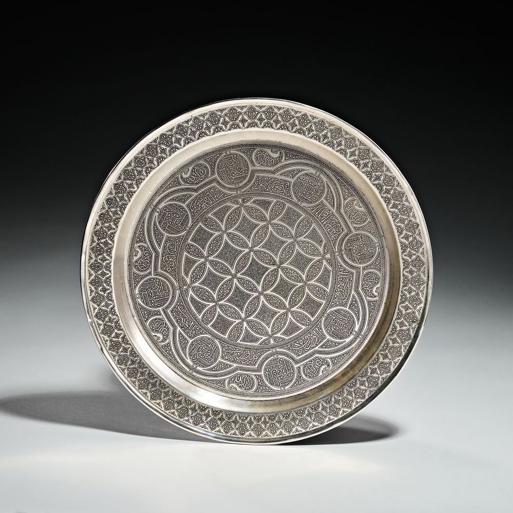 Lot 343: A MAMLUK REVIVAL ENGRAVED SILVER TRAY, SYRIA OR EGYPT, 20TH CENTURY