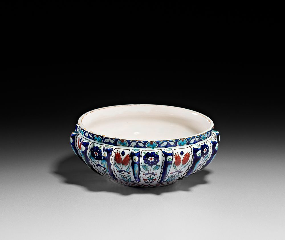 Lot 329: A CANTAGALLI IZNIK STYLE POTTERY BOWL, ITALY, 19TH CENTURY