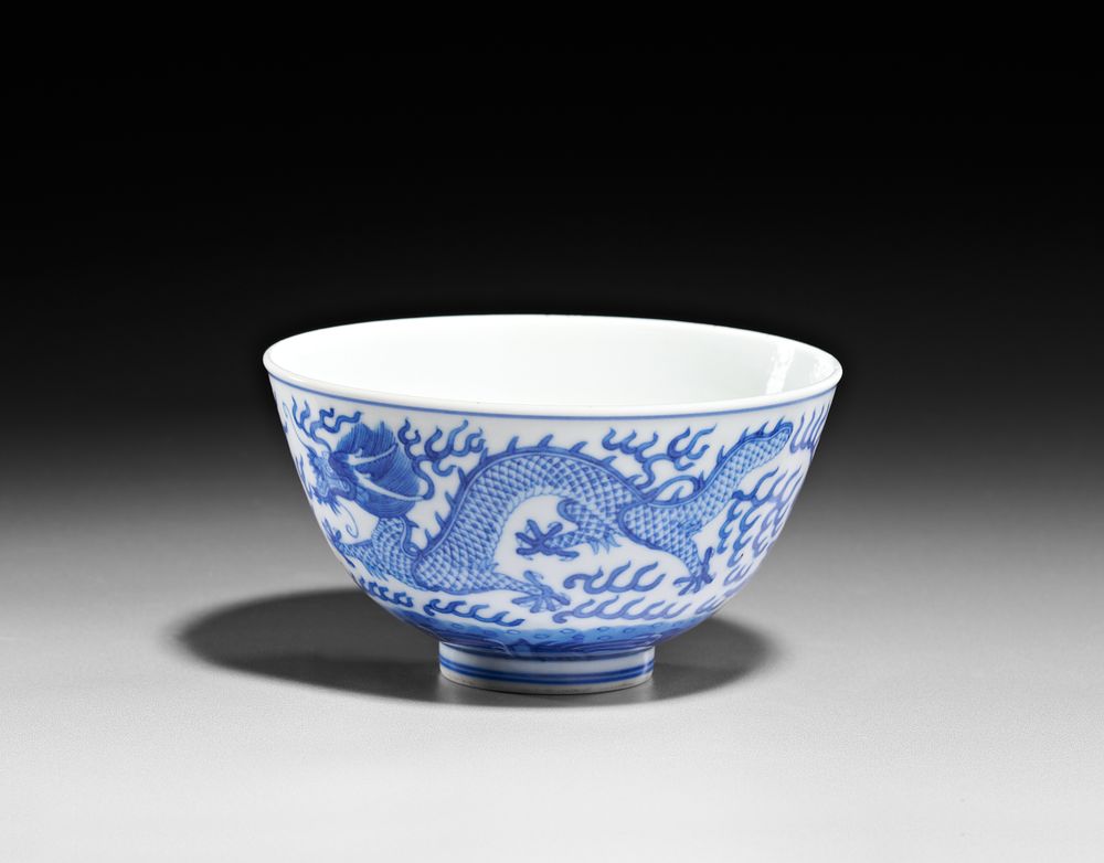 Lot 360: A CHINESE BLUE AND WHITE PORCELAIN DRAGON BOWL, GUANGXU MARK AND PERIOD
