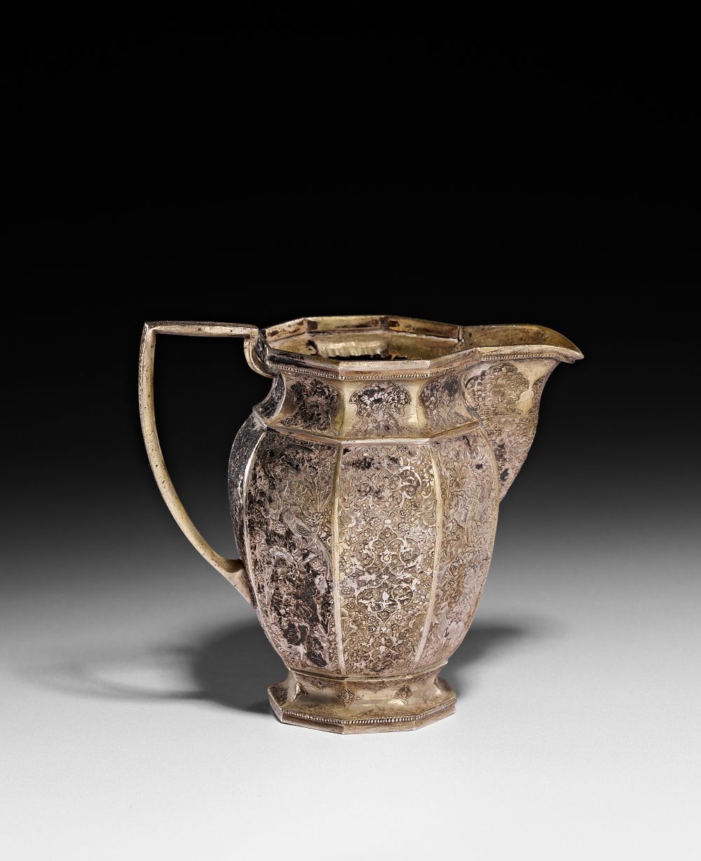Lot 348: A PERSIAN SILVER ENGRAVED OCTAGONAL PITCHER, ISFAHAN, 20TH CENTURY