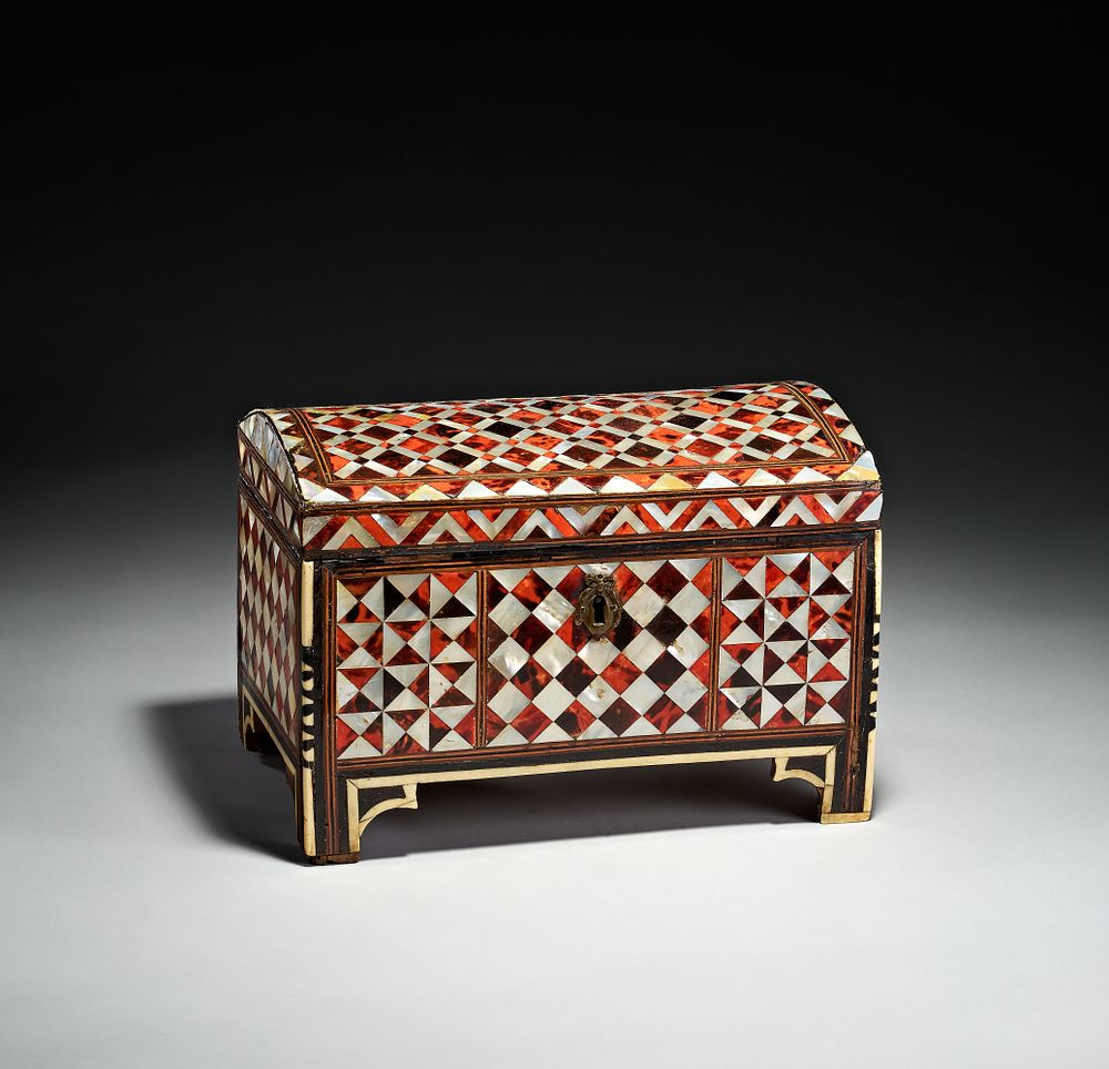 Lot 186: AN OTTOMAN TORTOISESHELL AND MOTHER-OF-PEARL INLAID BOX, TURKEY,  18TH - 19TH CENTURY
