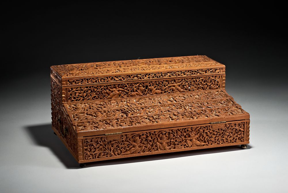 Lot 189: AN ANGLO INDIAN CARVED SANDALWOOD PORTABLE WRITING DESK, MYSORE, 19TH CENTURY
