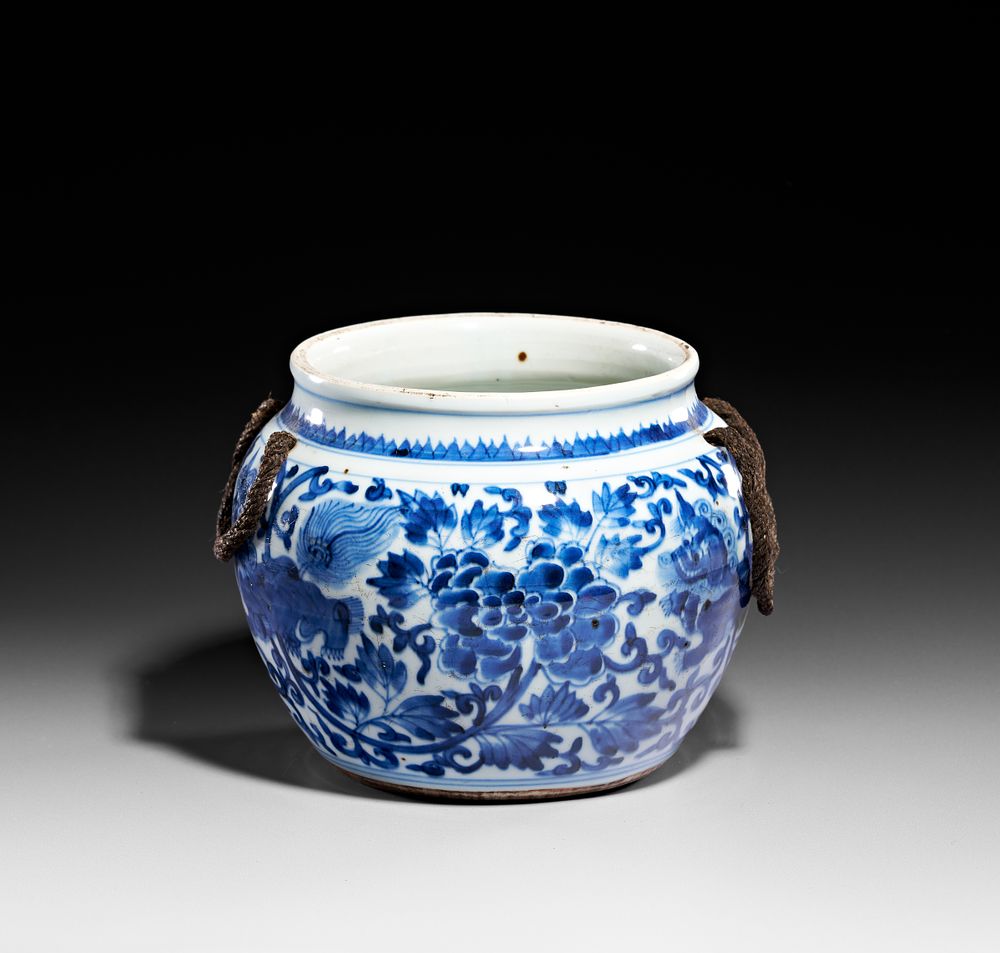 Lot 370: A CHINESE QING DYNASTY BLUE AND WHITE PORCELAIN SHISHI JAR