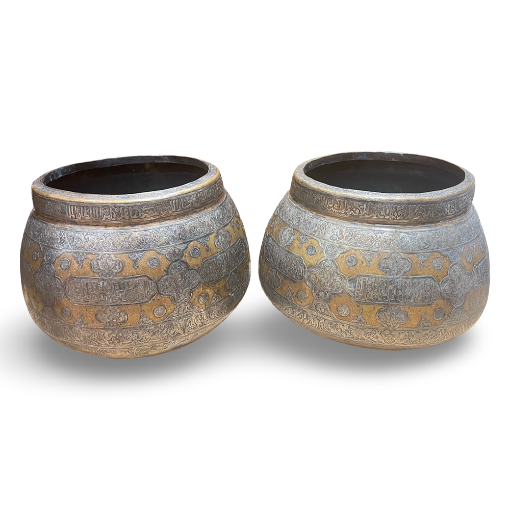 Lot 229: A PAIR OF MAMLUK REVIVAL SILVER-INLAID BRASS BOWLS, 20TH CENTURY