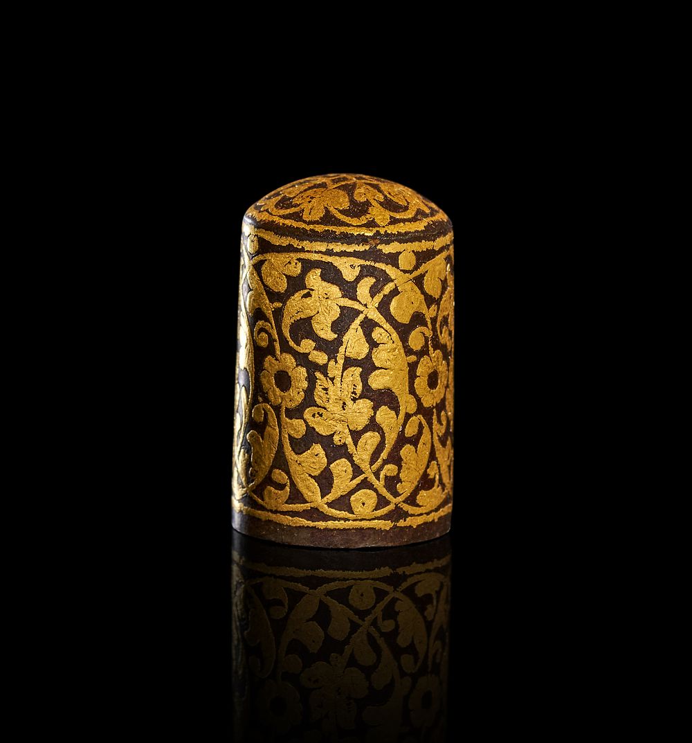 Lot 272: A GOLD INLAID KOFTGARI THIMBLE, INDO PERSIAN, 19TH CENTURY