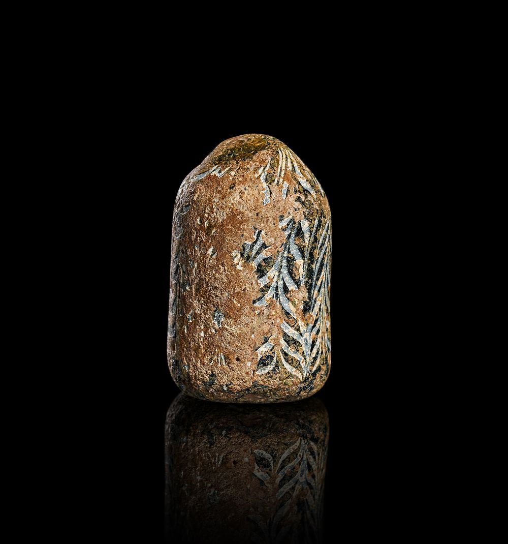 Lot 273: AN ANCIENT GLASS GAMING PIECE, PROBABLY INDIA MUGHAL, 18TH CENTURY OR EARLIER