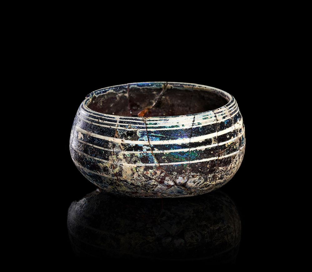 Lot 334: A MAMLUK MARVERED GLASS BOWL, EGYPT OR SYRIA, 13TH - 14TH CENTURY