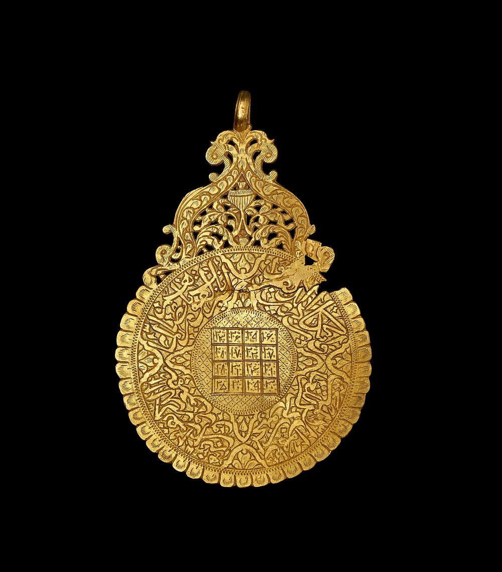 Lot 279: AN ISLAMIC GOLD TALISMANIC SEAL PENDANT WITH CALLIGRAPHIC INSCRIPTIONS, PERSIA OR INDIA, 18TH CENTURY
