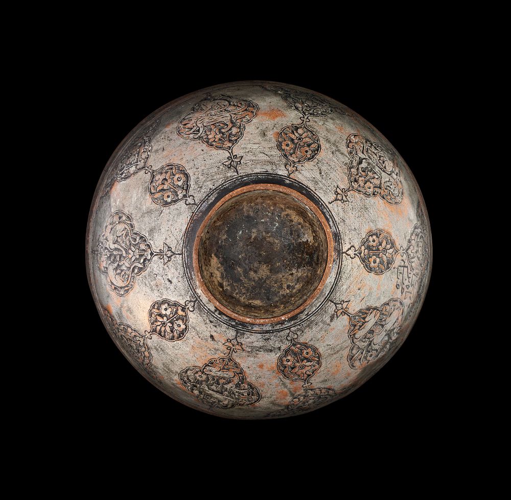 Lot 286: A SAFAVID TINNED COPPER FOOTED BOWL, PERSIA, 17TH - 18TH CENTURY