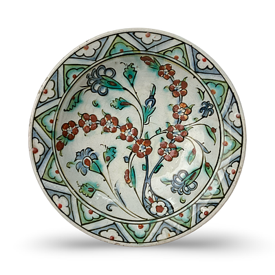 AN IZNIK POTTERY DISH, TURKEY, LATE 16TH CENTURY. This Iznik pottery dish is composed of ceramic 