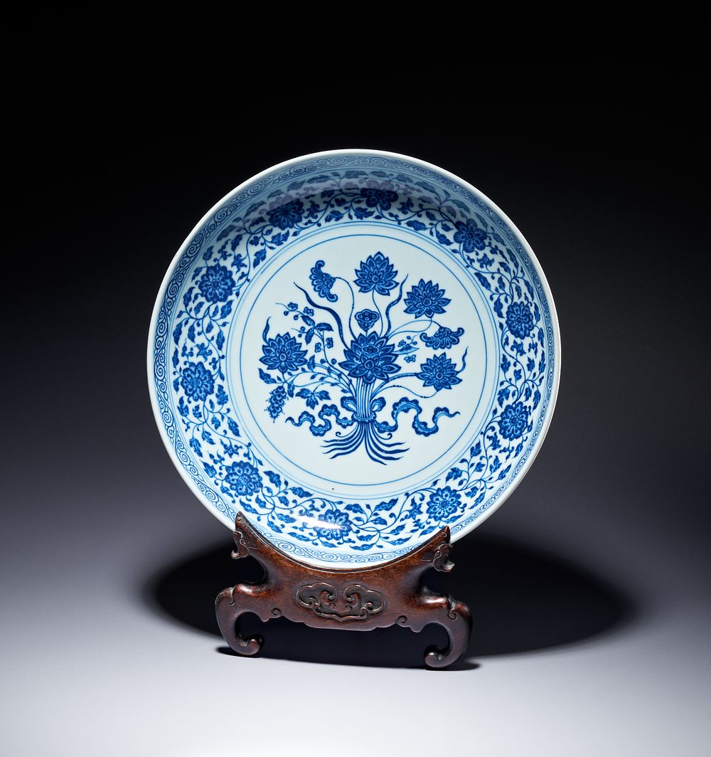Lot 238: A MING-STYLE BLUE AND WHITE LOTUS BOUQUET DISH, YONGZHENG MARK AND PERIOD