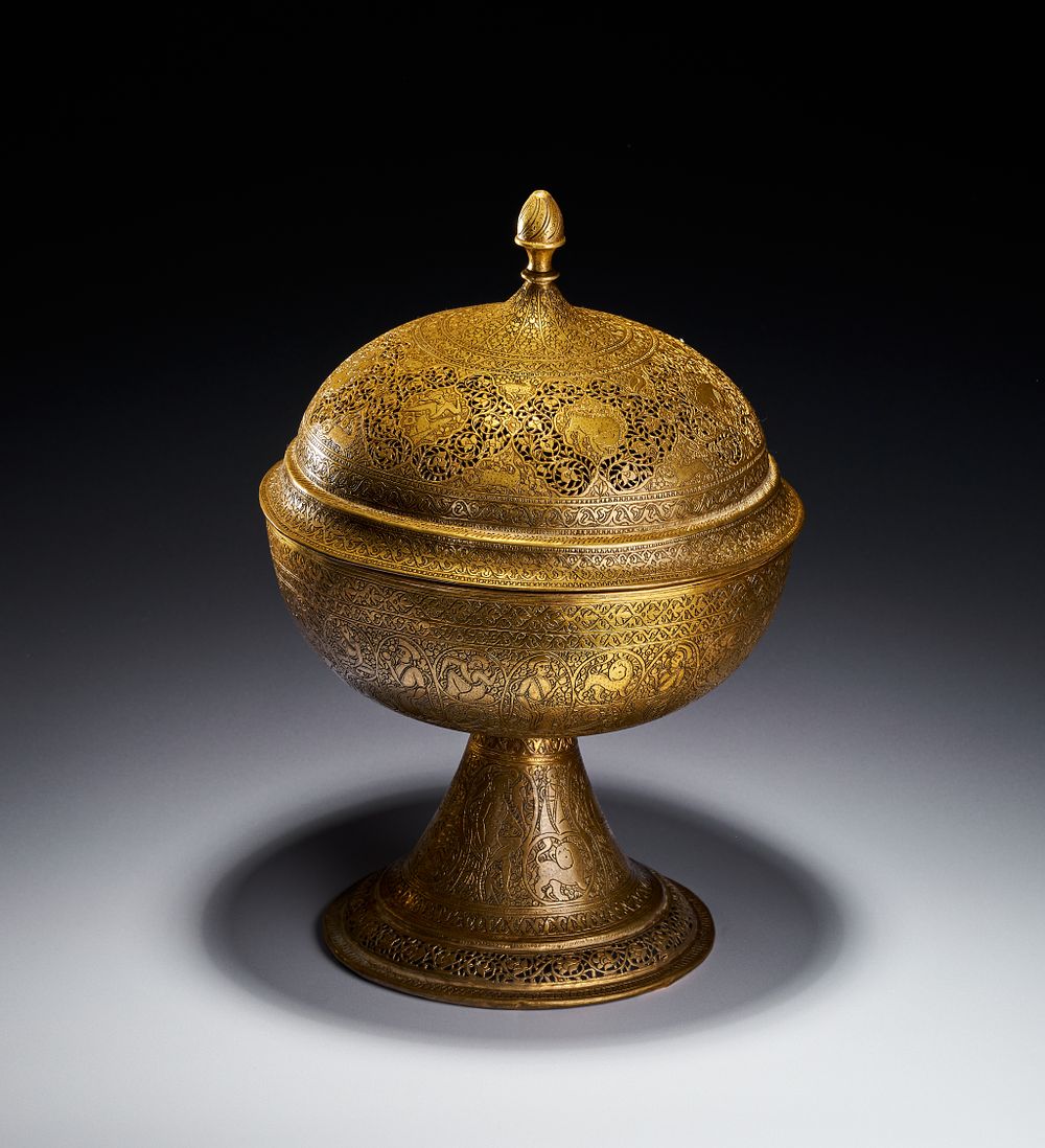 Lot 211: A PIERCED AND ENGRAVED BRASS PEDESTAL BOWL WITH COVER, LATE ZAND - EARLY QAJAR, 19TH CENTURY