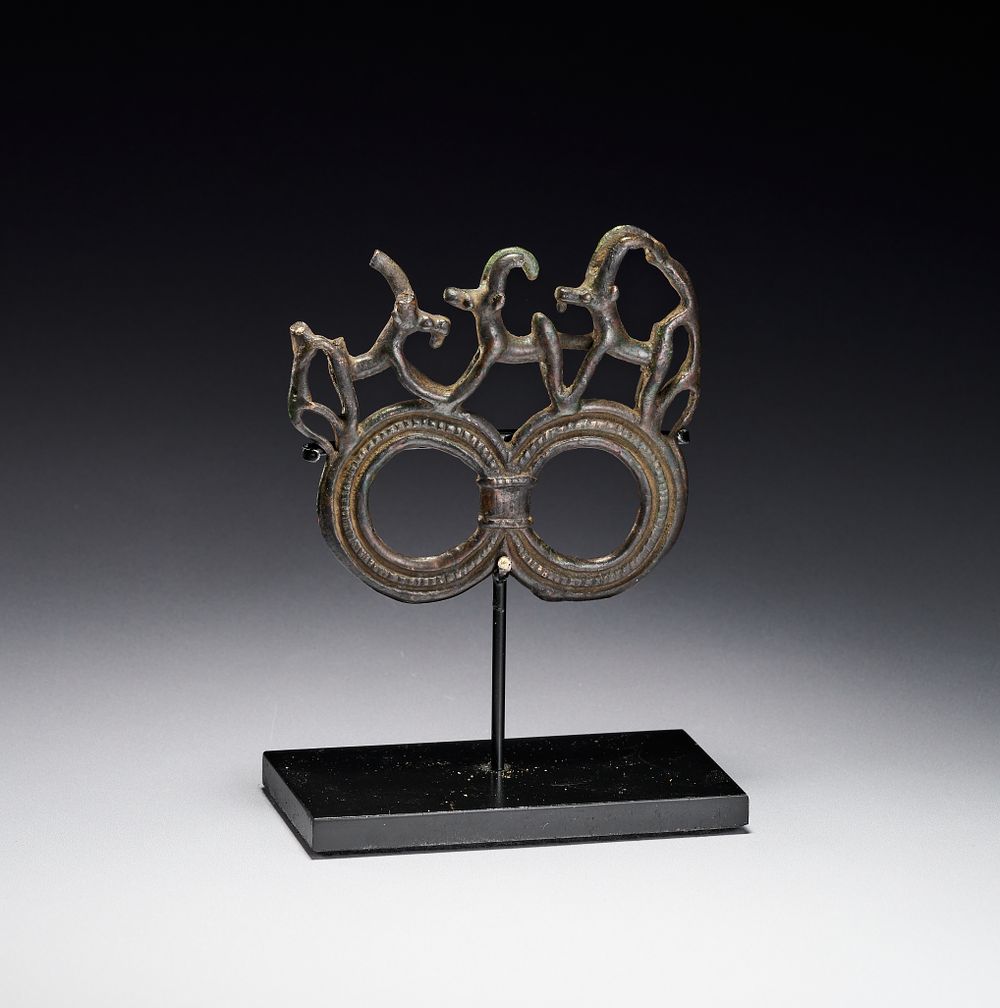 Lot 182: A LURISTAN BRONZE HARNESS FITTING, 900 BCE - 700 CE