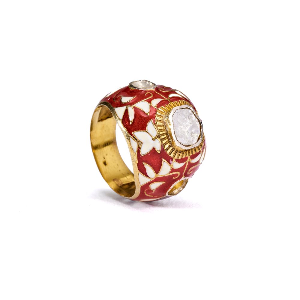 Lot 249: AN INDIAN MEENAKARI ENAMELLED RING, 20TH CENTURY