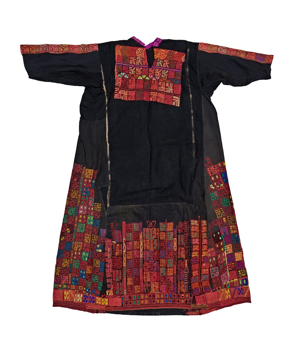 Lot 279: A TRADITIONAL HAND-EMBROIDERED PALESTINIAN THOBE DRESS, EARLY 20TH CENTURY