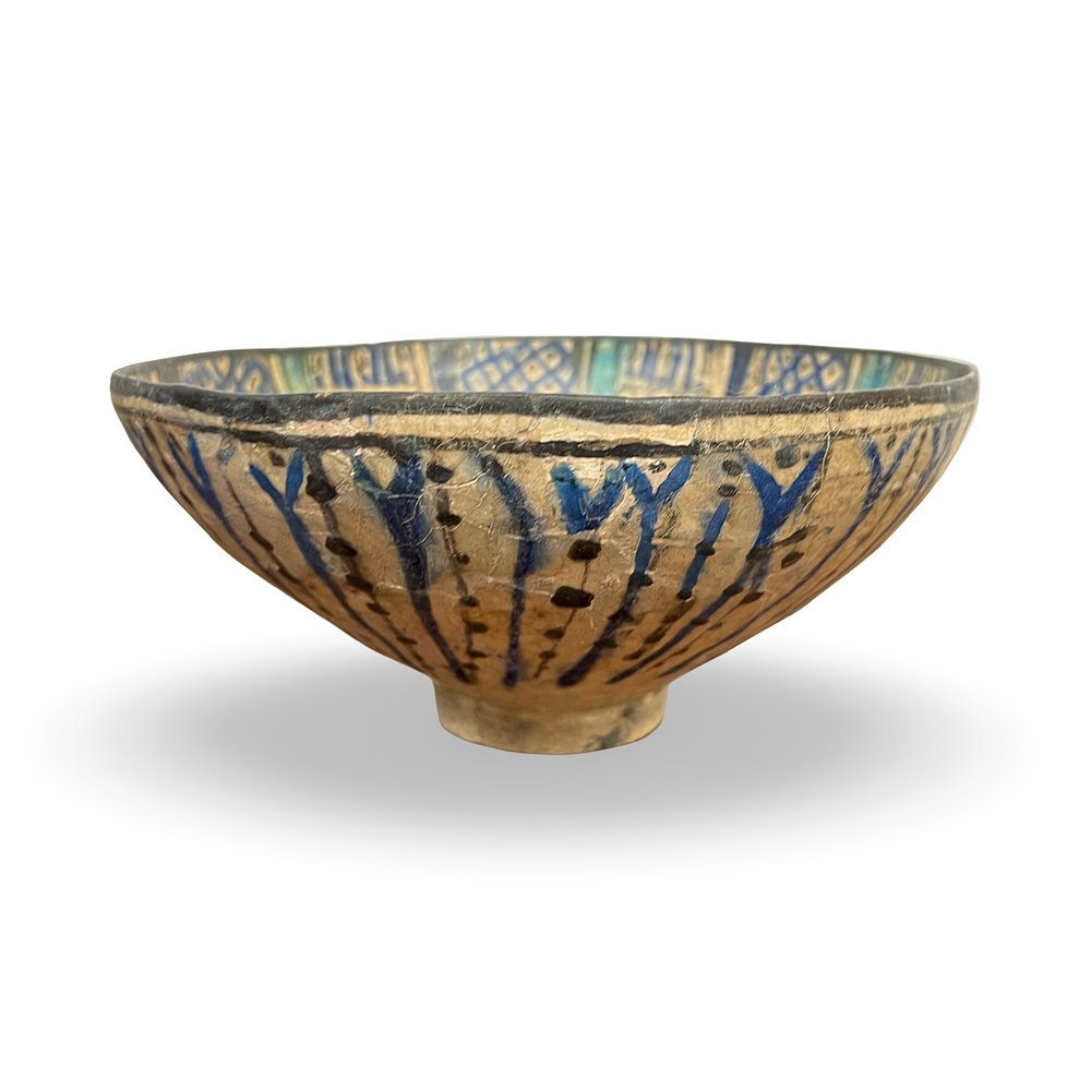 Lot 168: A KASHAN UNDERGLAZE PAINTED POTTERY BOWL, PERSIA, EARLY 13TH CENTURY