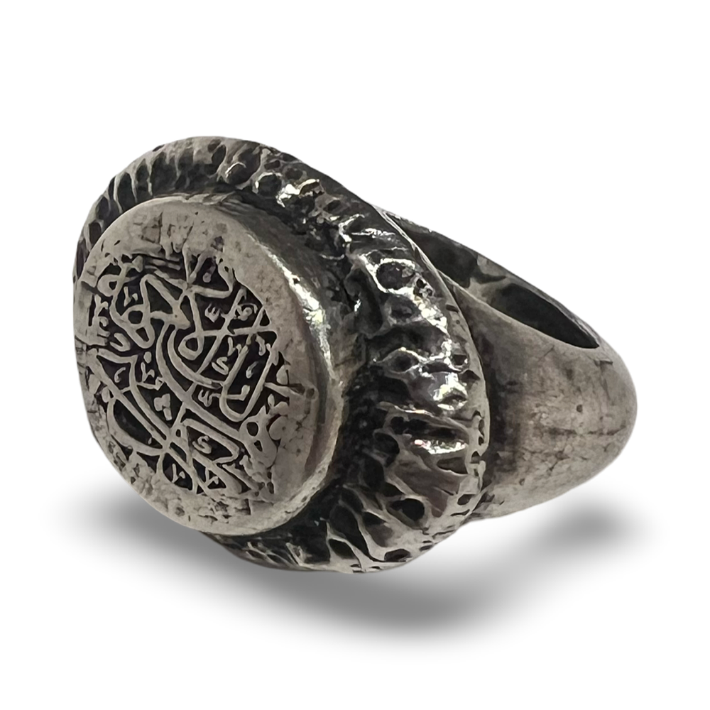Lot 250: A SILVER ISLAMIC CALLIGRAPHIC SIGNET RING
