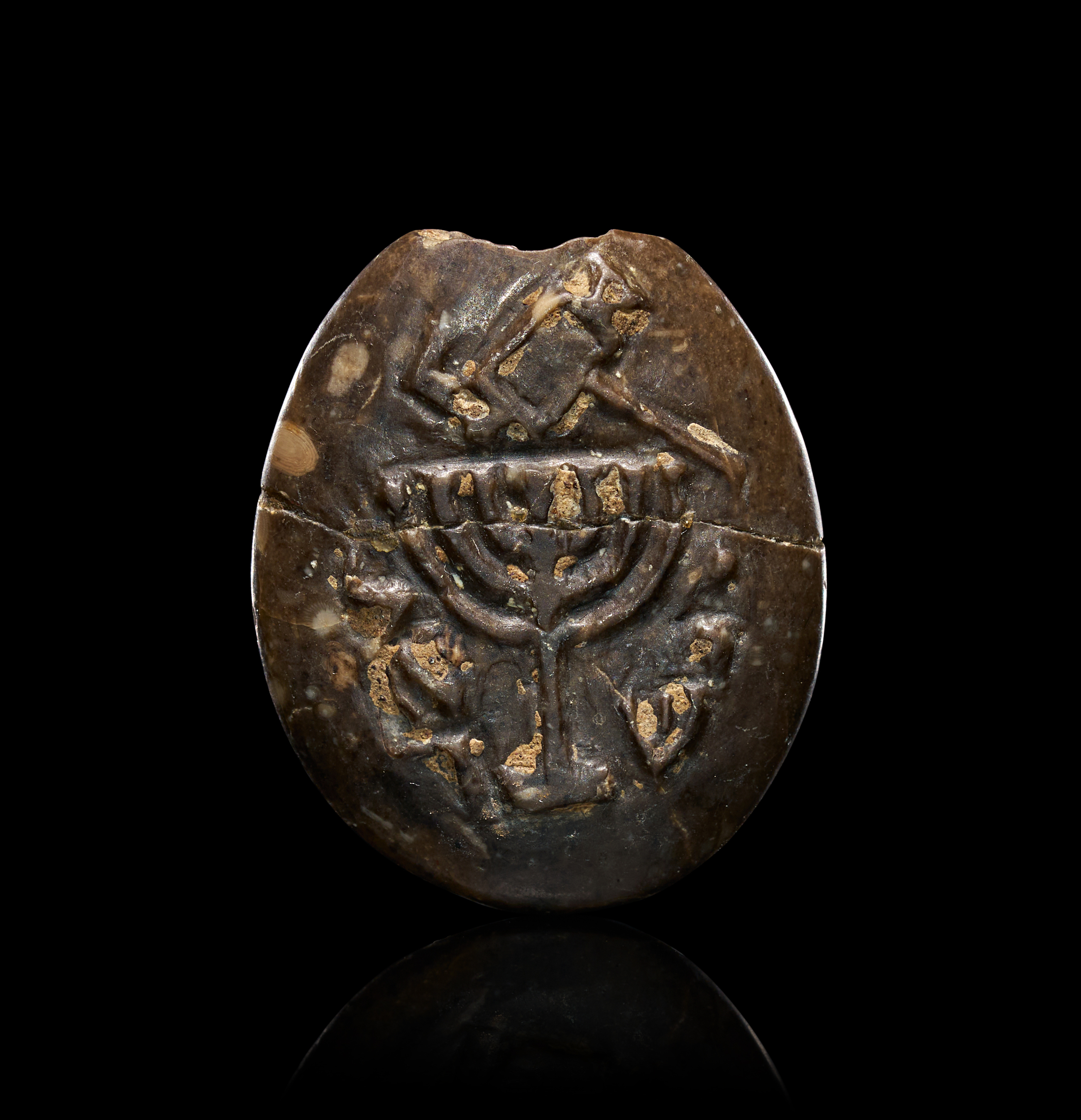 A HARD STONE AMULET OR SEAL DEPICTS A MENORAH, PERSIAN PERIOD, 400 - 300 B.C