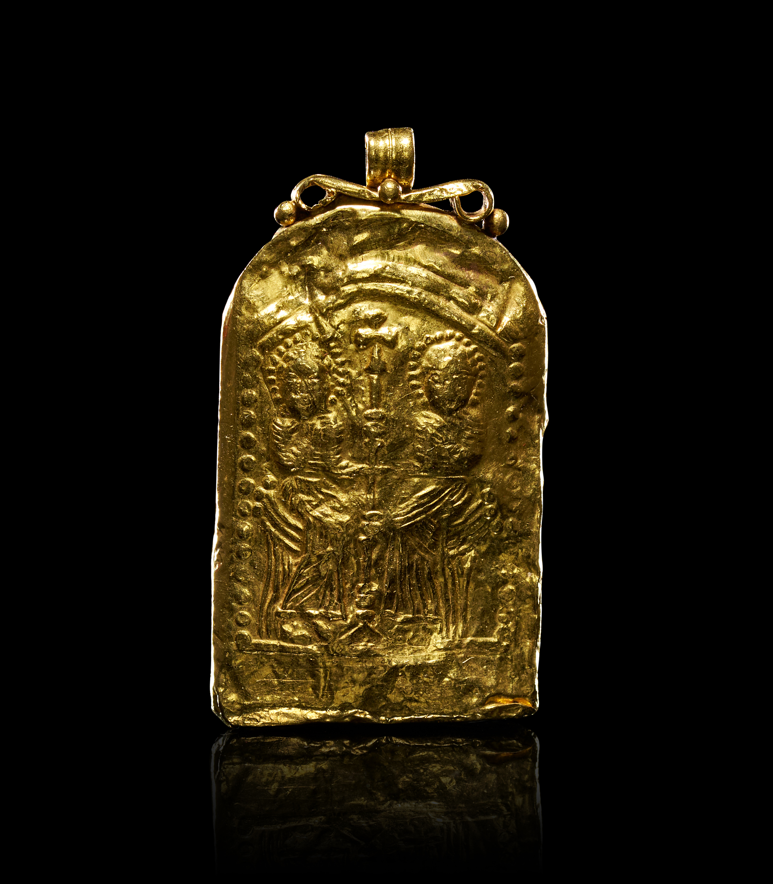 A BYZANTINE GOLD ENKOLPION PENDANT, CIRCA 6TH-7TH CENTURY A.D.