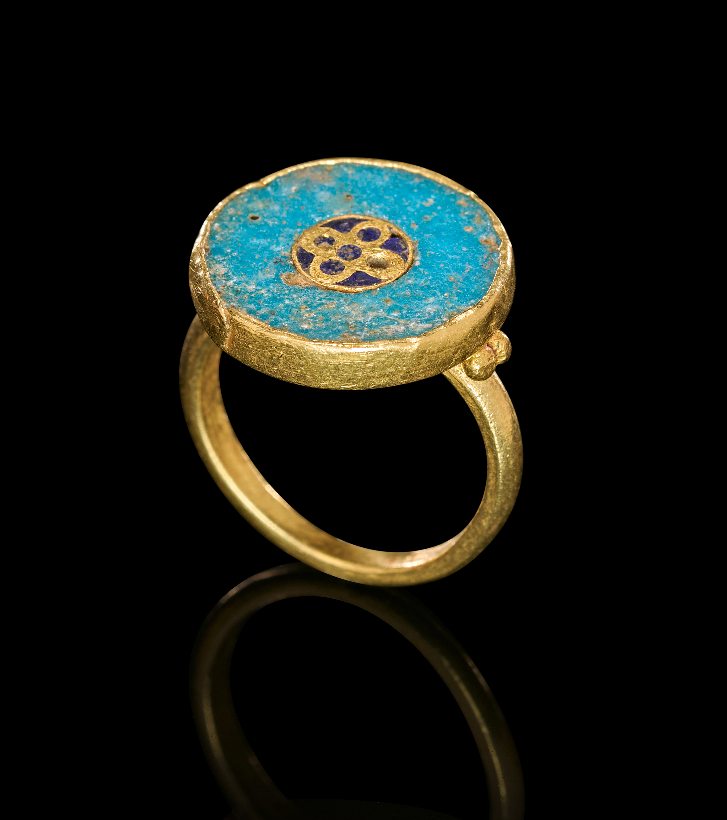 A BYZANTINE BLUE GLASS AND GOLD RING, CIRCA 6TH-7TH CENTURY A.D.