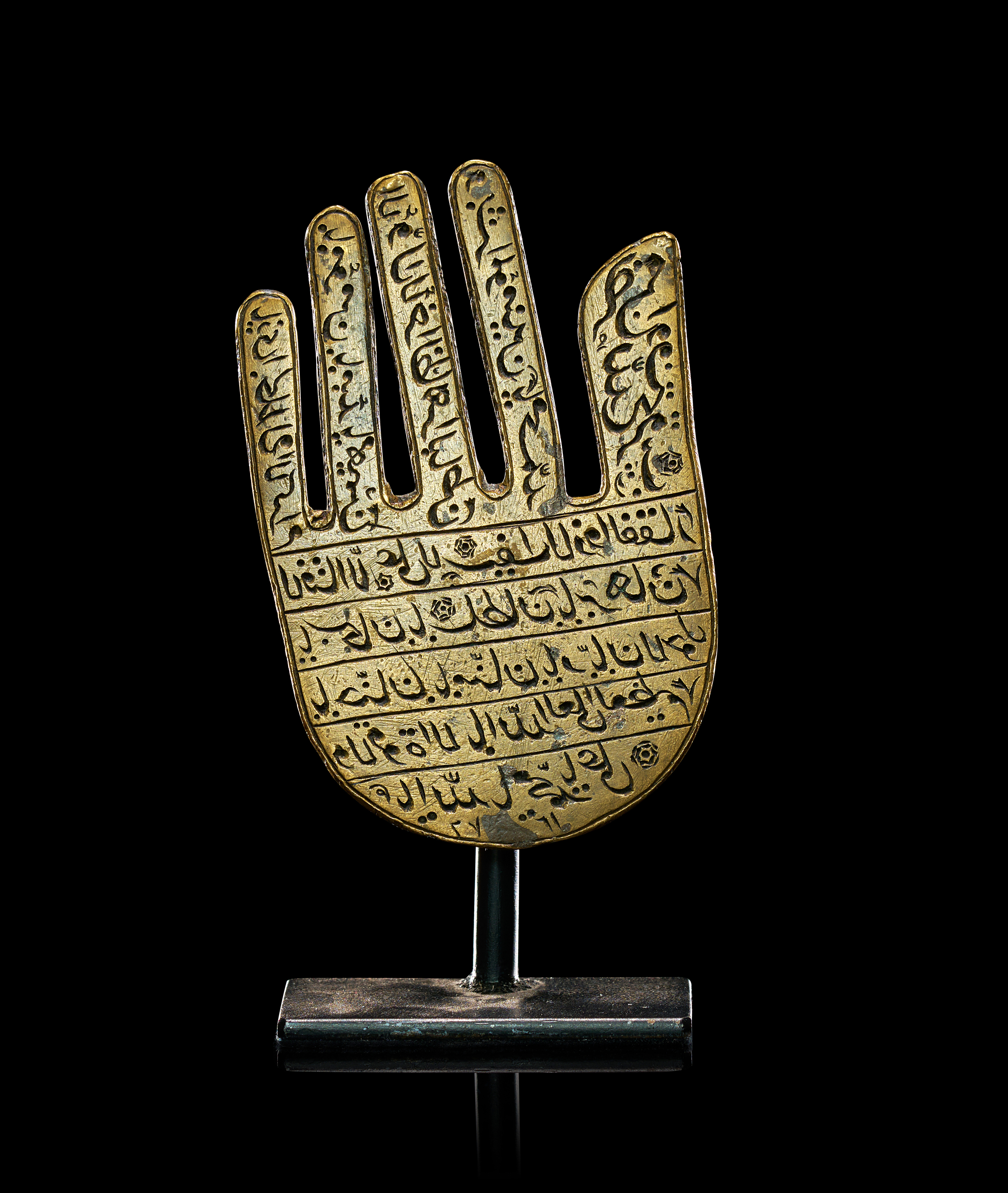 A PERSIAN ENGRAVED TALISMANIC BRASS KHAMASA HAND OF FATIMA STANDARD FINIAL, QAJAR, 19TH CENTURY