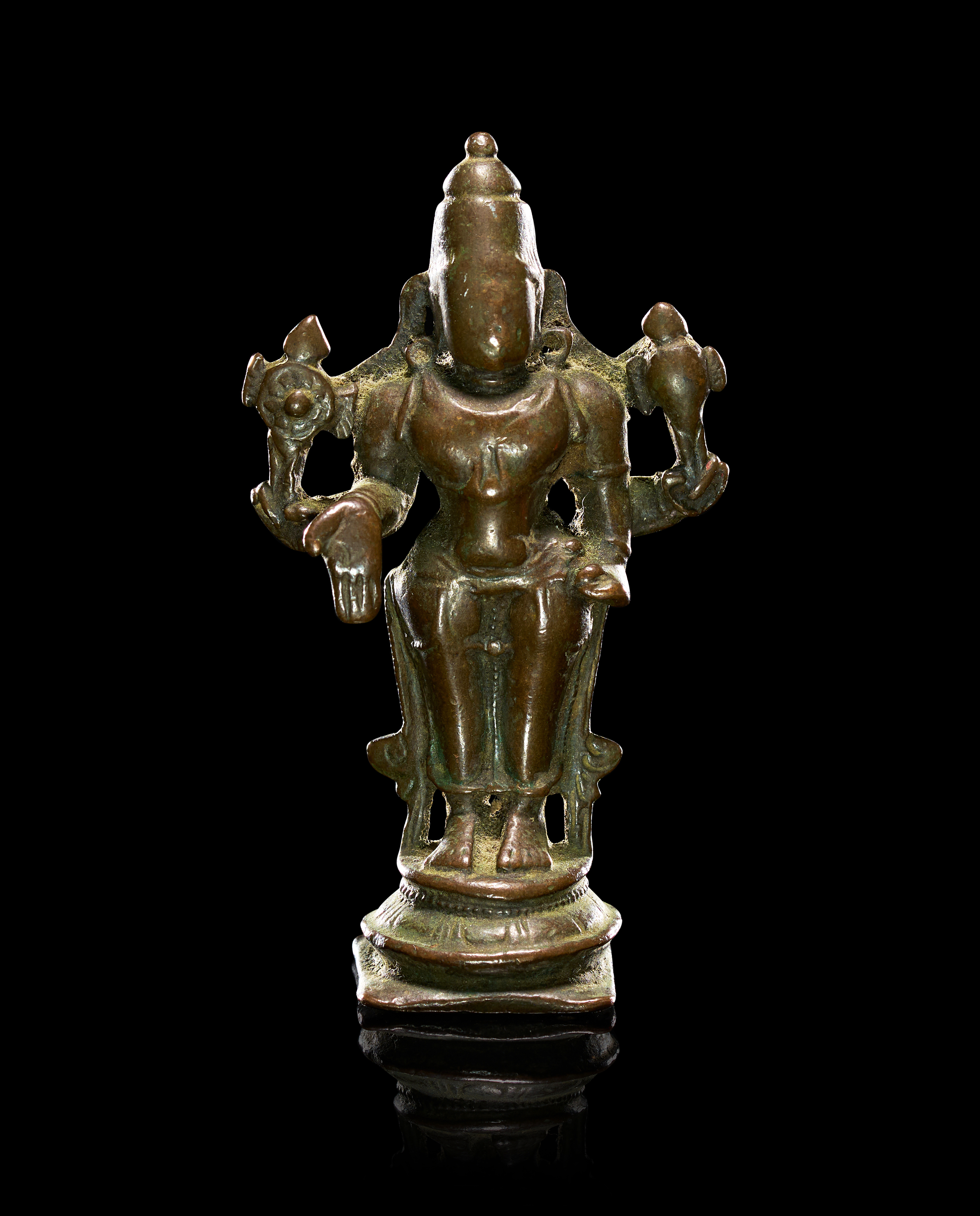 A SOUTH INDIAN BRONZE FIGURE OF VISHNU, TAMIL NADU, 17TH - 18TH CENTURY