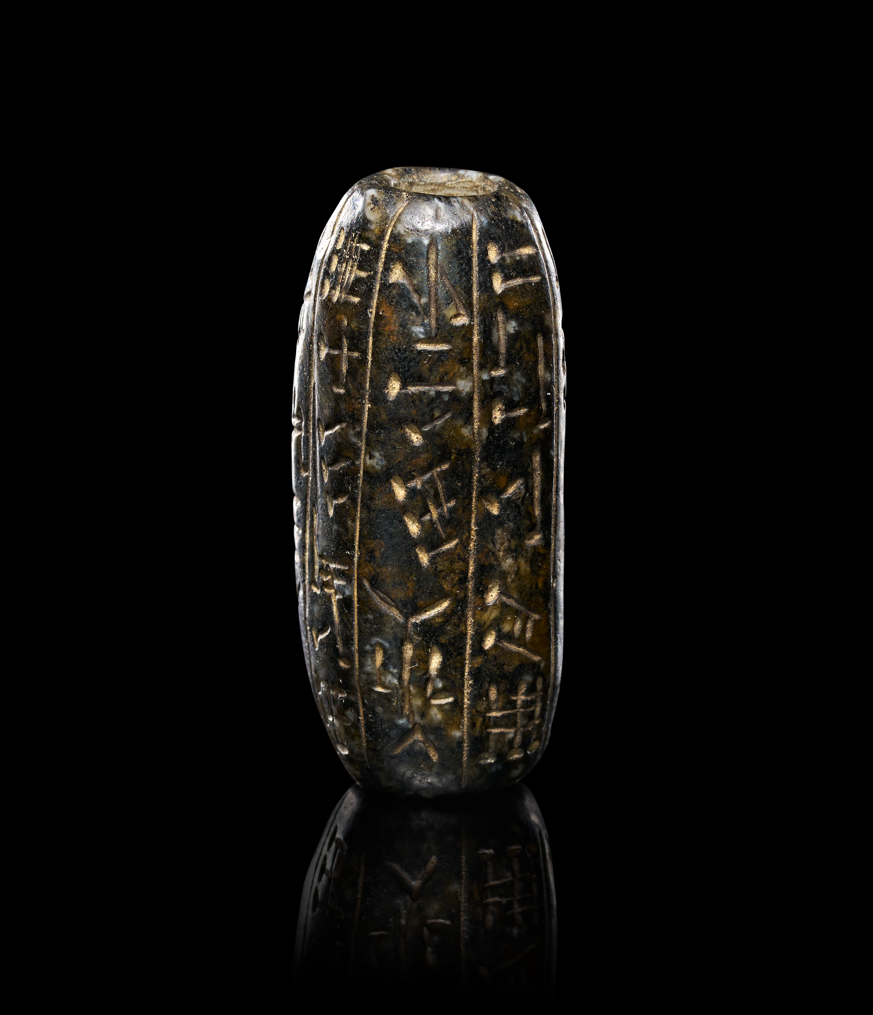 AN ANCIENT MESOPOTAMIAN STYLE CUNEIFORM INSCRIBED DIORITE CYLINDER SEAL OR VOTIVE BEAD