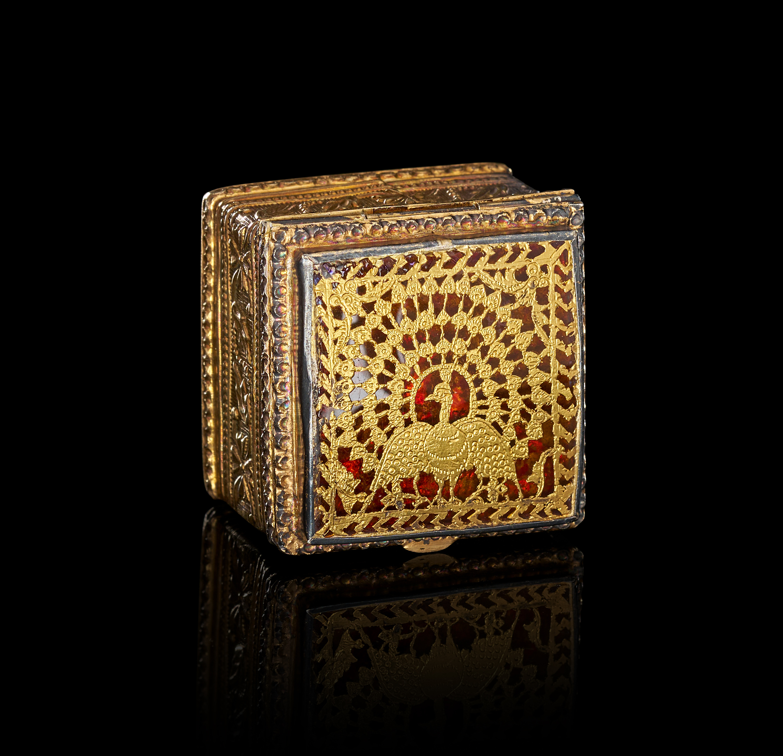 A SILVER GILT AND THEWA GLASS MINIATURE BOX, INDIA RAJASTHAN, 19TH CENTURY