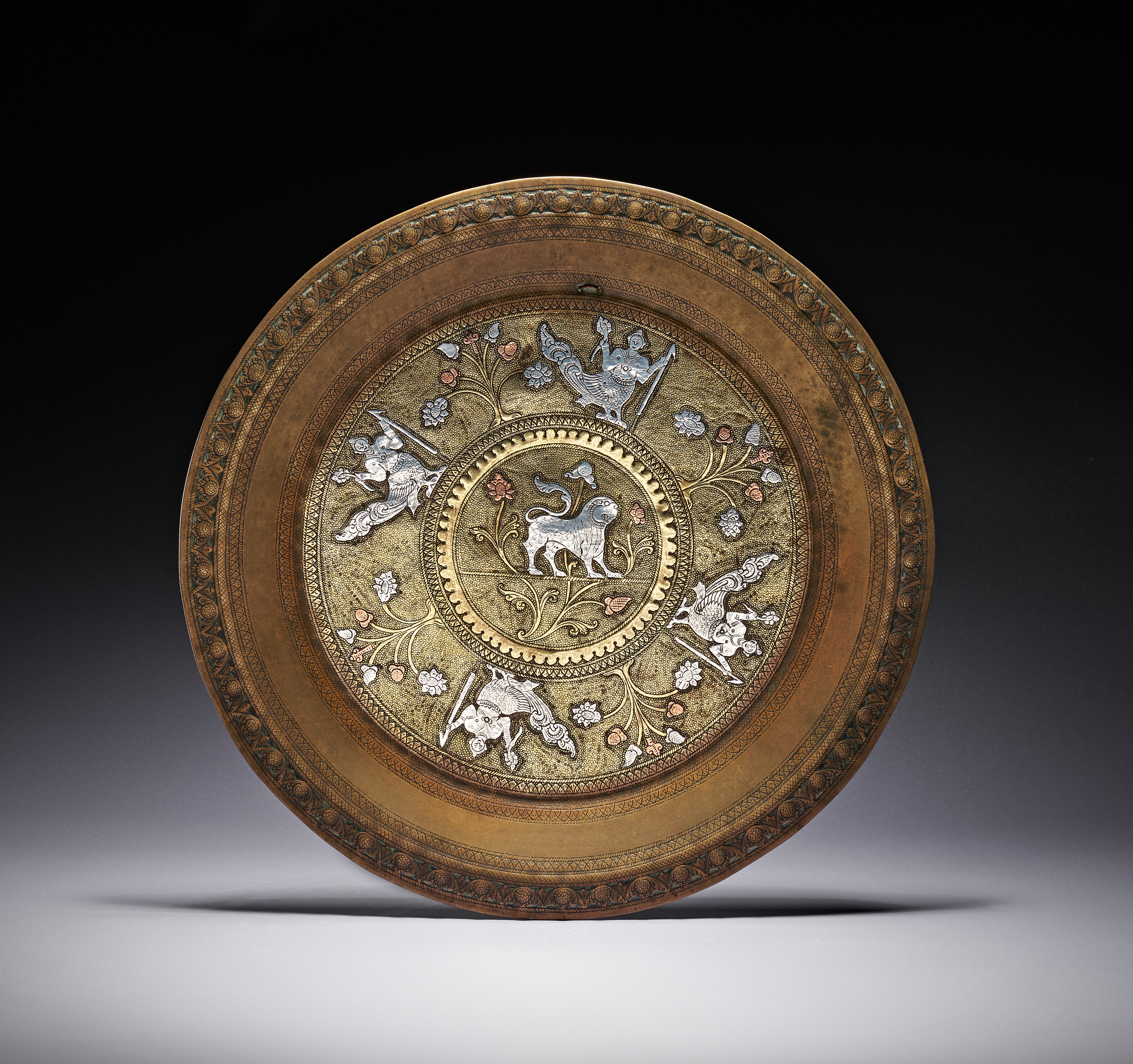 A TRI-METAL DECORATIVE CHARGER, SRI LANKA KANDY, EARLY 19TH CENTURY