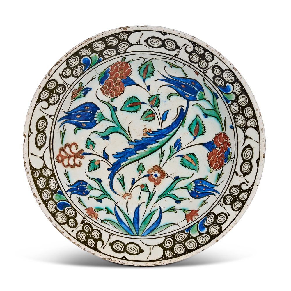 Lot 193: AN IZNIK POTTERY DISH, OTTOMAN TURKEY, LATE 16TH CENTURY