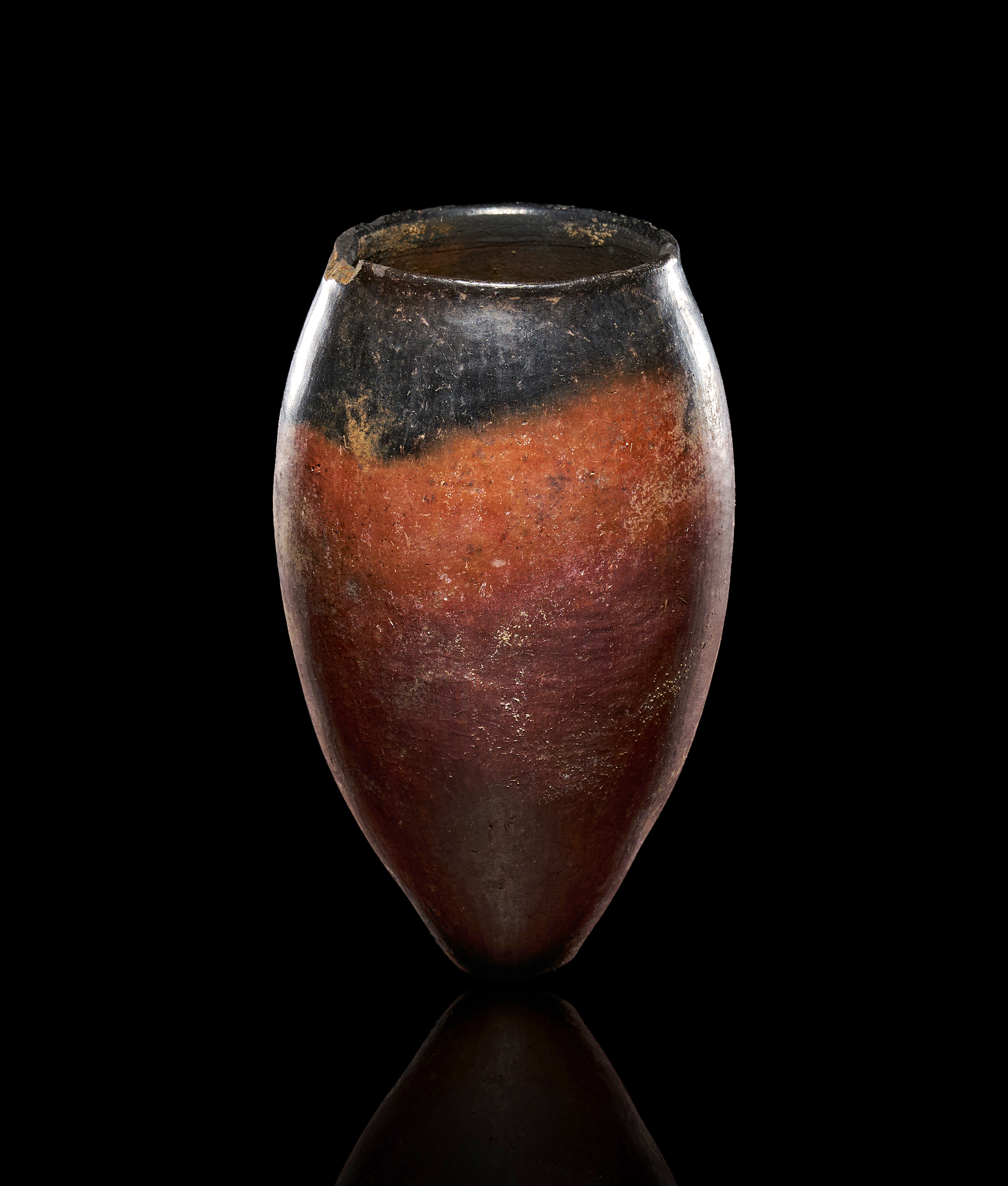 A BLACK TOPPED POTTERY JAR, PREDYNASTIC PERIOD (NAQADA I), 4000 BC - 3500 B.C.