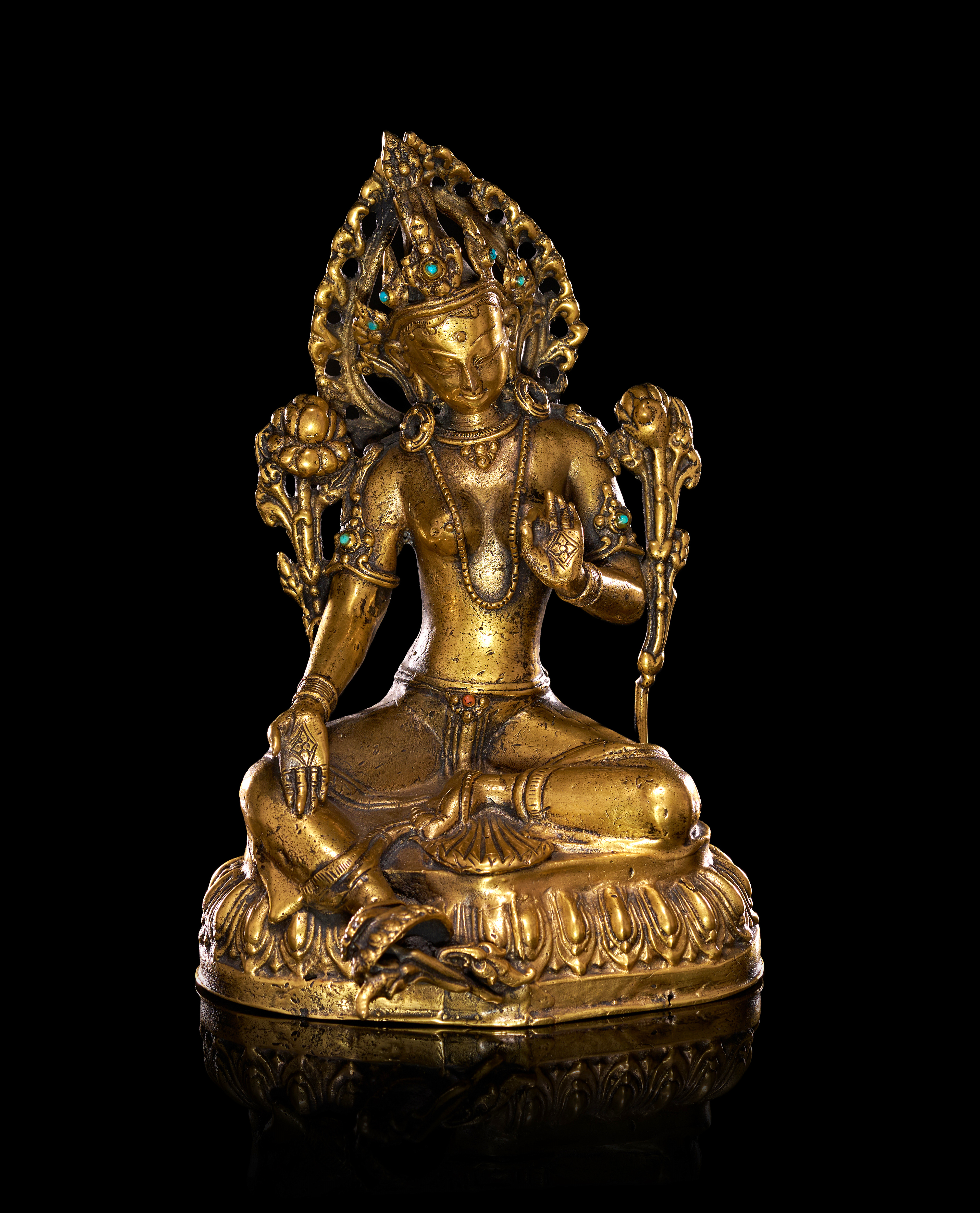 A TIBETAN GILT-BRONZE FIGURE OF SYAMATARA GREEN TARA, 17TH-18TH CENTURY