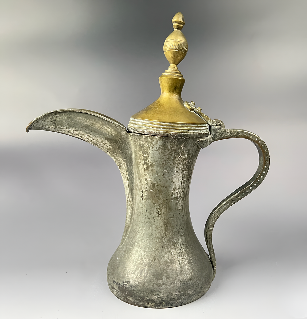 Lot 188: A MIDDLE EASTERN TINNED COPPER DALLAH COFFEE POT, SAUDI ARABIA, 19TH - 20TH CENTURY