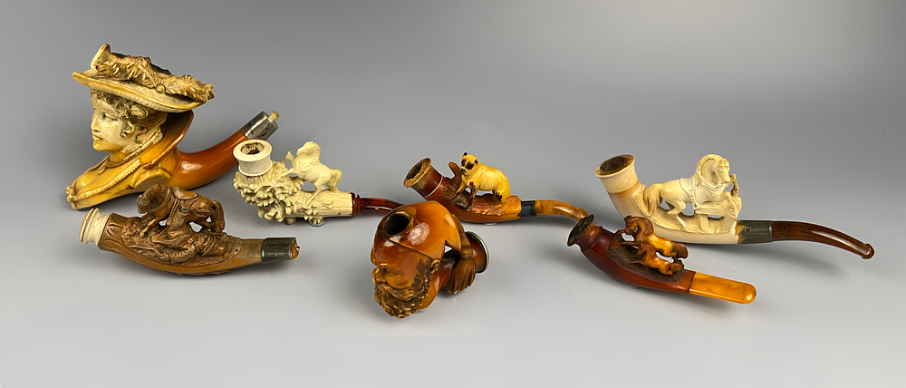 Lot 388: A COLLECTION OF VICTORIAN AND EDWARDIAN FIGURAL CARVED MEERSCHAUM SMOKING PIPES