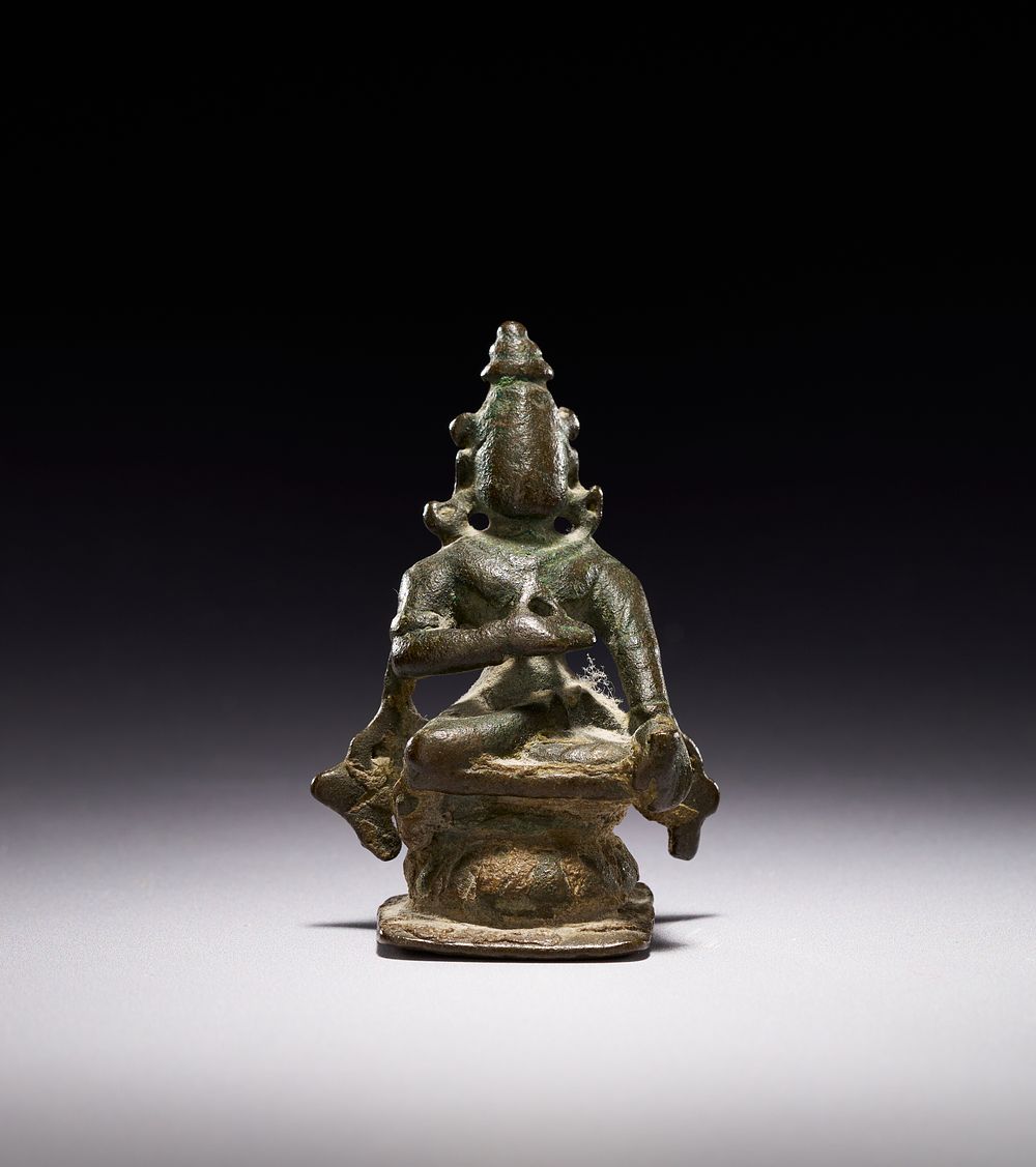 Lot 193: A SOUTHEAST INDIAN CAST BRONZE FIGURE OF A SEATED DEITY, 18TH CENTURY