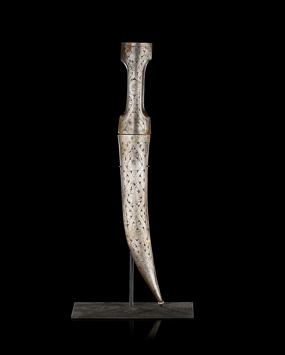 Lot 292: A QAJAR STEEL DECORATED KHANJAR DAGGER AND SCABBARD, PERSIA,19TH CENTURY