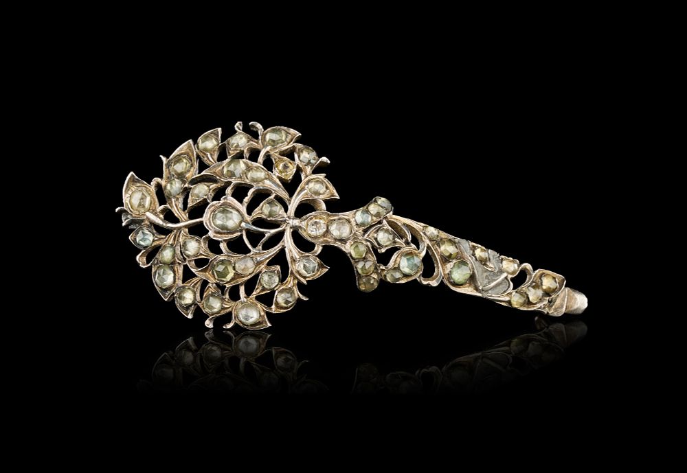 Lot 279: A FLORAL SPRAY TURBAN ORNAMENT (JIGHA), NORTH INDIA, MUGHAL, 18TH CENTURY
