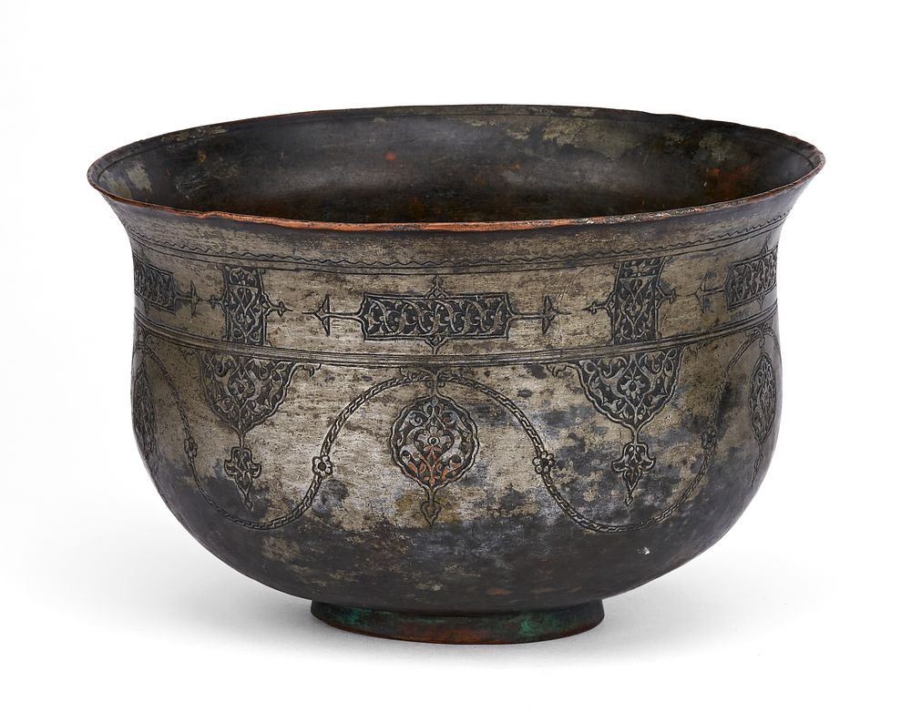 Lot 209: A SAFAVID TINNED COPPER WINE BOWL, PERSIA, 17TH CENTURY