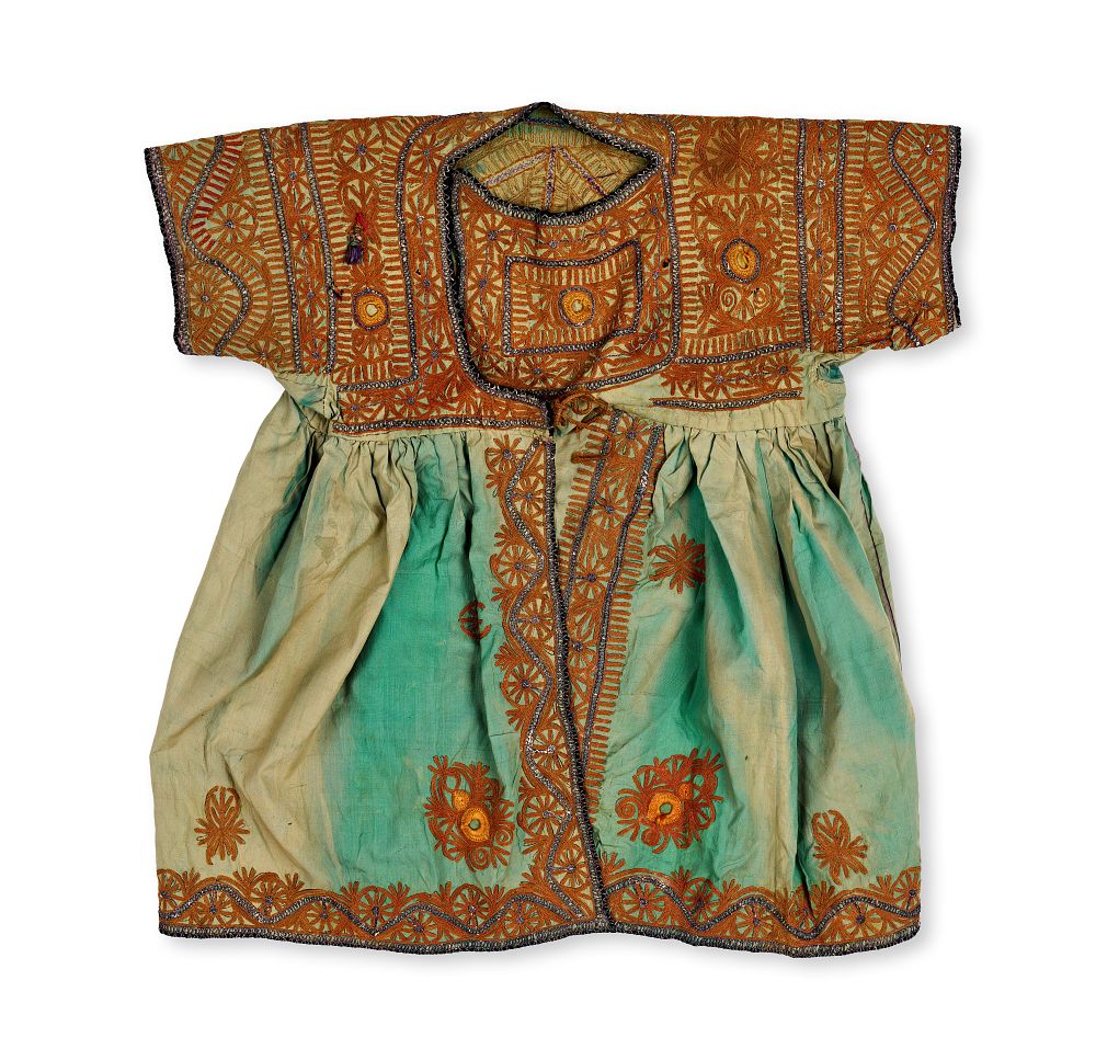 Lot 356: A CHILDS HAND-EMBROIDERED COTTON TUNIC DRESS,CENTRAL ASIAN, 19TH CENTURY