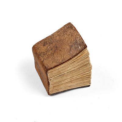 Lot 30 – A MINIATURE THUMB SIZE ISLAMIC MANUSCRIPT QURAN SELECTION OF SURAHS, DATED 1077 AH (C. 1666) COPIED BY ABD AL-JAWAD SHARIF