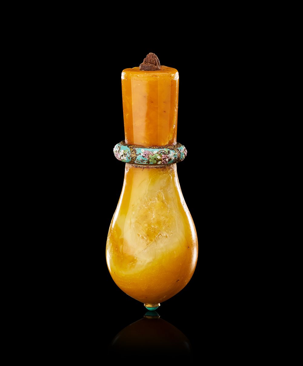 Lot 228: AN OTTOMAN AMBER AND CLOISONNE ENAMEL PIPE MOUTHPIECE, LATE 19TH CENTURY