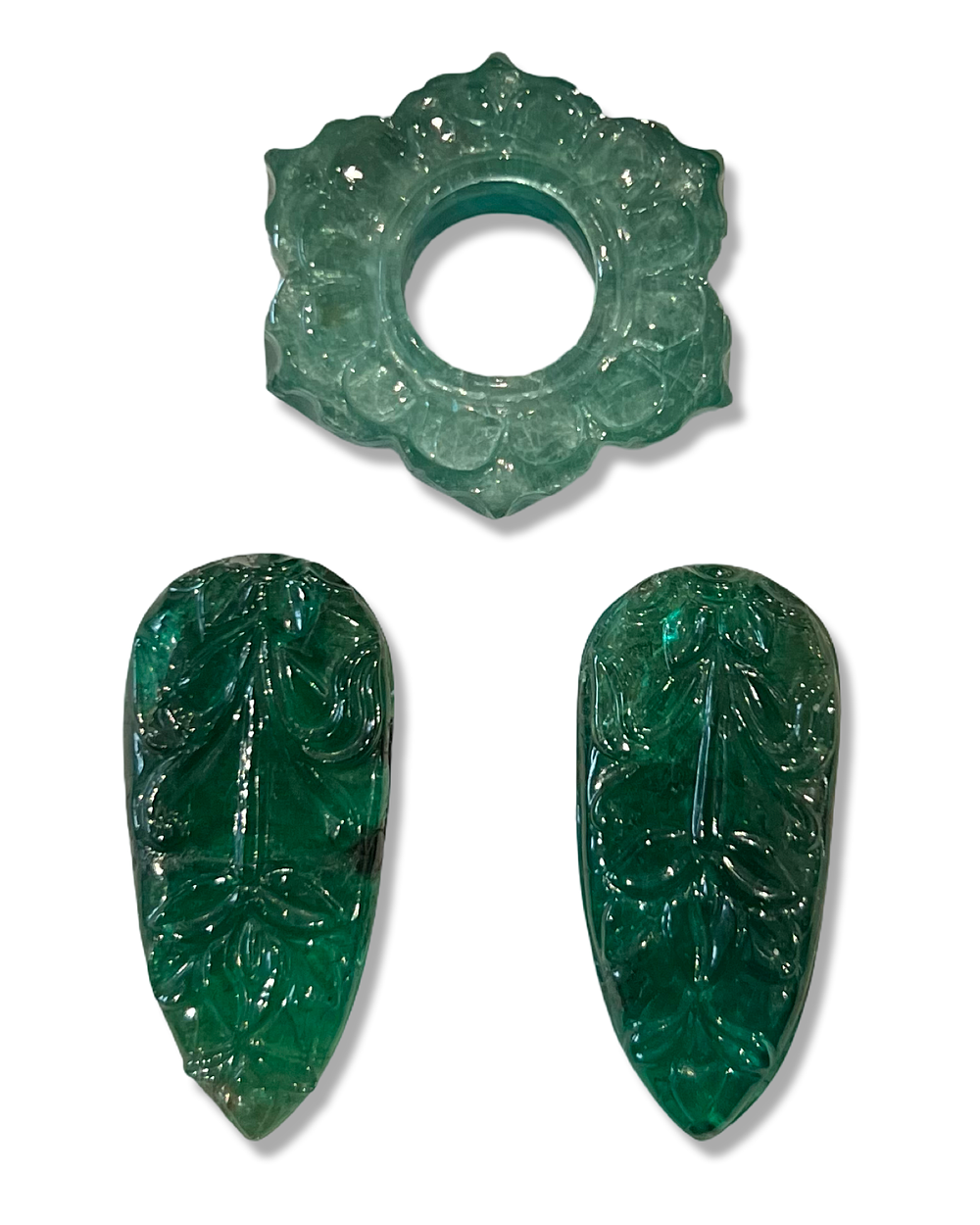 Lot 235: A TRIO OF CARVED MUGHAL BERYL EMERALD GEMSTONES ORNAMENTS, 18TH CENTURY