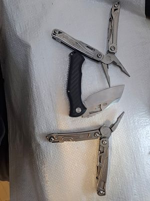 סכינים לדרמן וסכין עם ציפוי קרבון. חבילות דואר שלא נדרשו או הוחזרו . 
📄 
לוט ייחודי ומעורב 