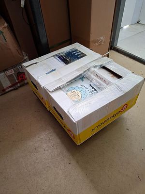 קרטון ספרים רנדומלי שהוחרם במכס מתאים לממ"ד הפריט יכיל קרטון עם ספרים במשקל באזור ה 10 ק"ג. קרטו 