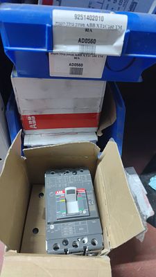 7 יחידות מפסק אוטומטי (MCCB) מדגם ABB SACE Tmax XT1N 160 עם הגנה טרמו-מגנטית (TMD) וזרם נקוב של 