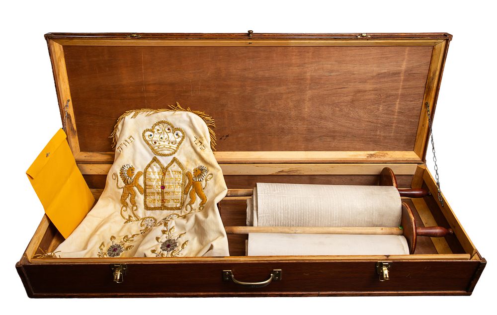 וְעַתָּ֗ה כִּתְב֤וּ לָכֶם֙ אֶת־הַשִּׁירָ֣ה הַזֹּ֔את וְלַמְּדָ֥הּ אֶת־בְּנֵֽי־יִשְׂרָאֵ֖ל 