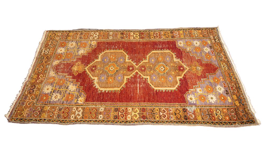 ​"וְעוֹרֹת אֵילִם מְאָדָּמִים וְעוֹרֹת תְּחָשִׁים" השטיח שהיה פרוס תחת רגלי הרבי הרש"ב בעמדו 